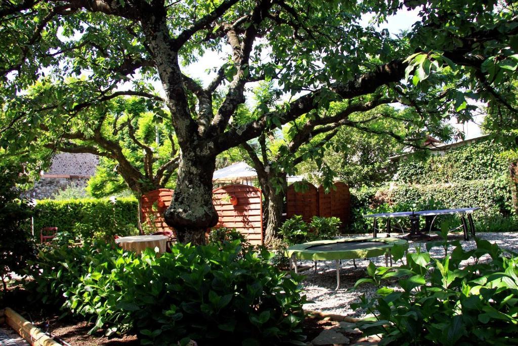 Les Marronniers Otel Thueyts Dış mekan fotoğraf